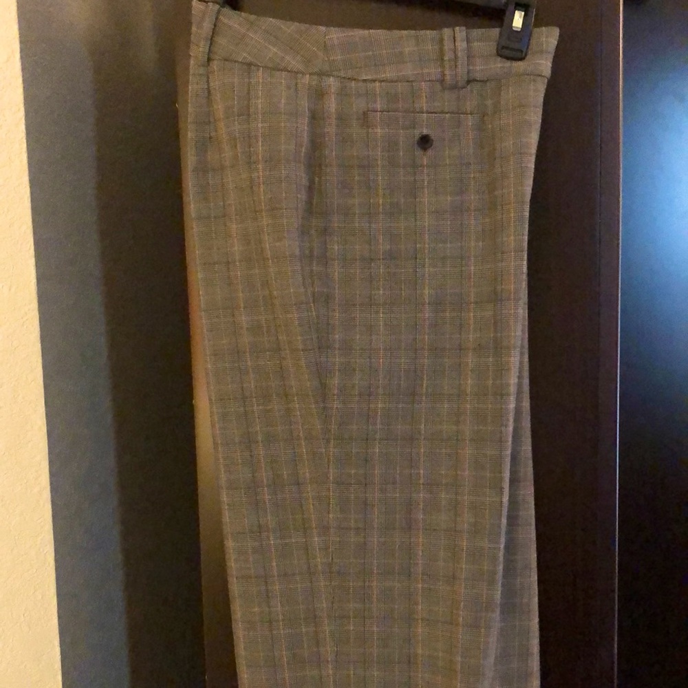 Capris black plaid - light pink stripe throughout black plaids